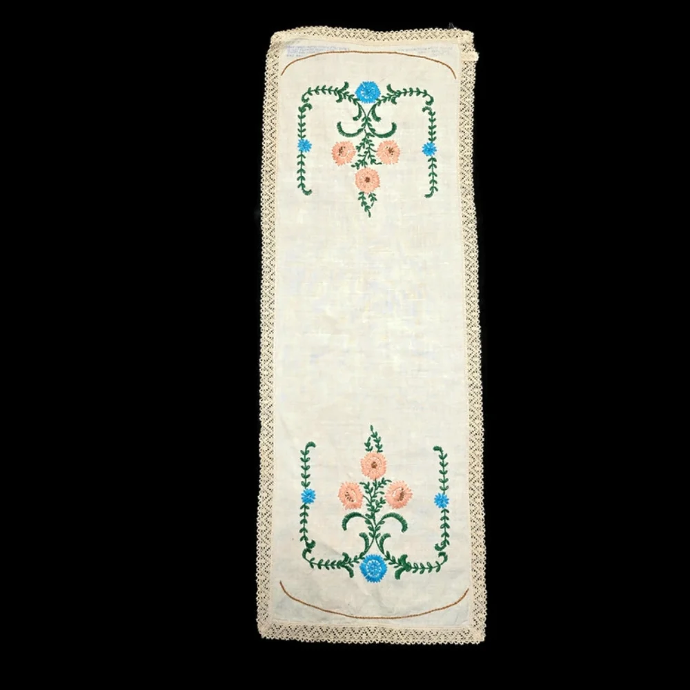 Betsy Ross Needlework NY For EMB Vintage Needlepoint Art Linen Scarf 39
